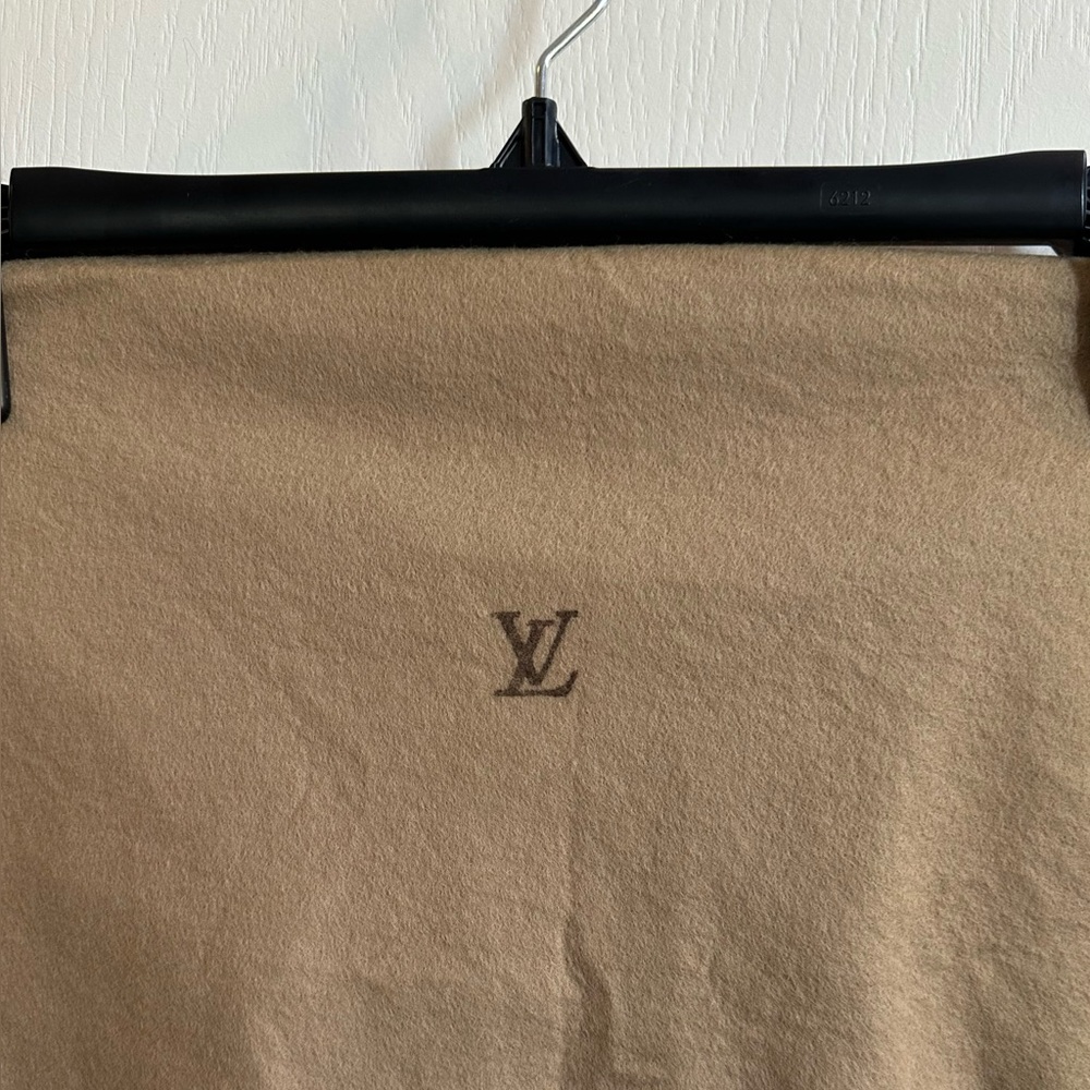 Louis Vuitton Beige Dust Cover with LV Logo 15x10 - Picture 2 of 8